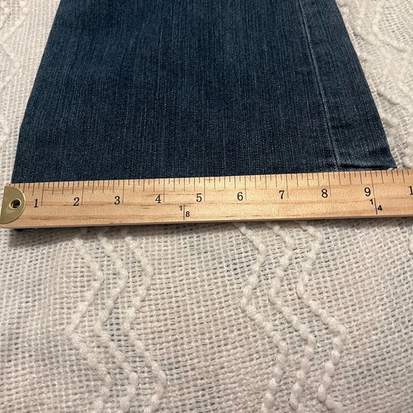 #665. Cache Contour Collection Bootcut Jeans with Embroidery Details. Size 6. - Picture 10 of 14